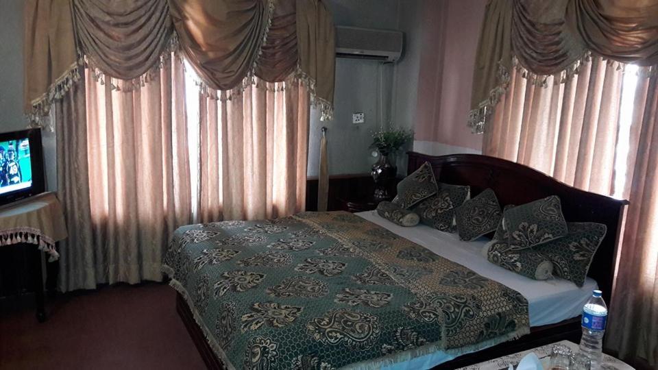 Hotel Regent Равалпинди Экстерьер фото